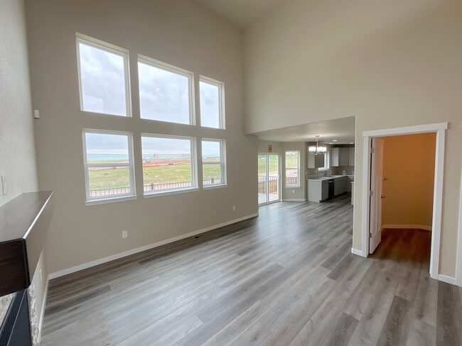 Building Photo - 3 Bedroom Home Available Near S Powers Blv...