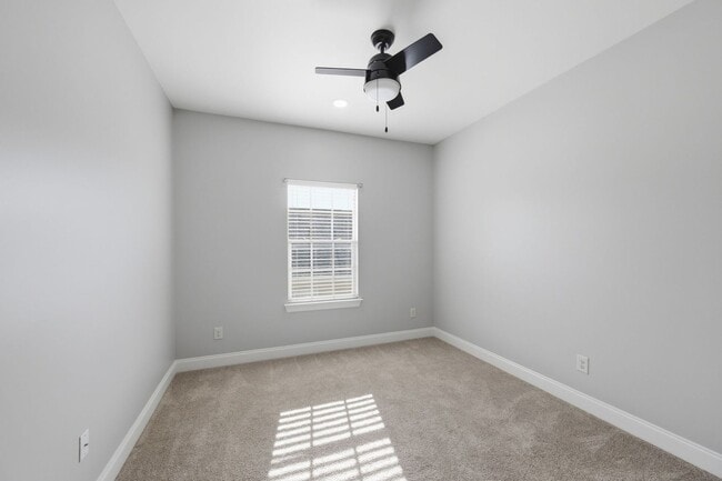 Building Photo - Modern Living in Franklin