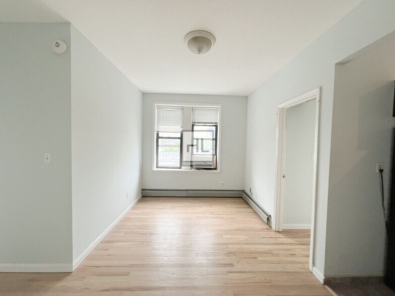 Building Photo - 36 AVENUE