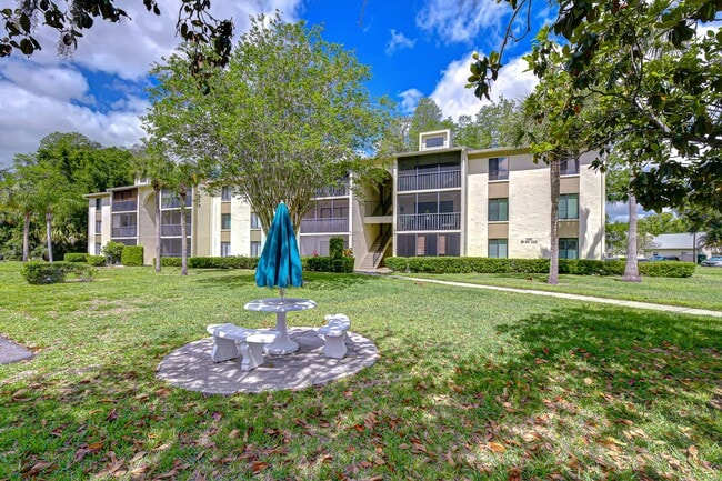 Building Photo - 3161 Lake Pine Way S