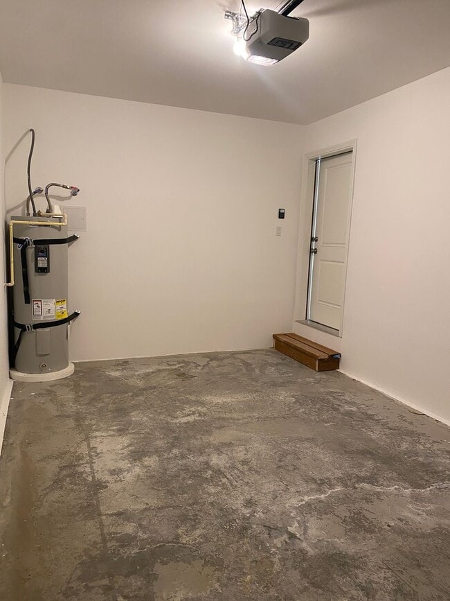 Building Photo - 51 Phoebe Ln