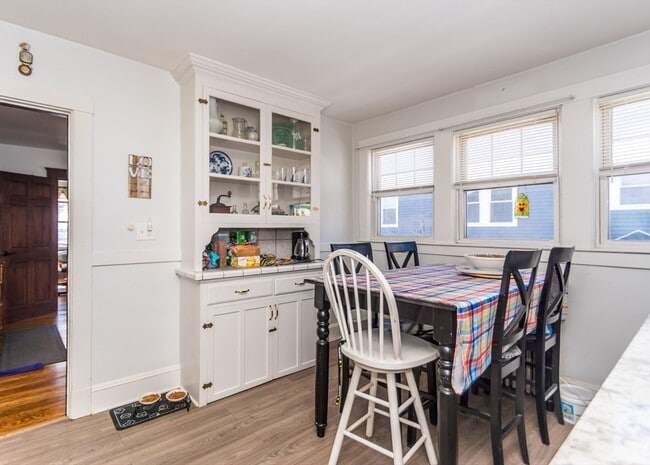 Building Photo - 1093 Main St