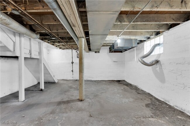 Building Photo - 17308 Grovewood Ave