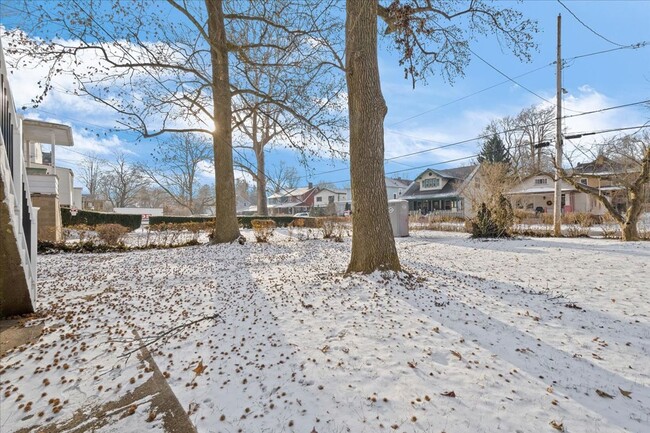 Building Photo - 3 Bedroom, 1 Bathroom Rental in Avalon