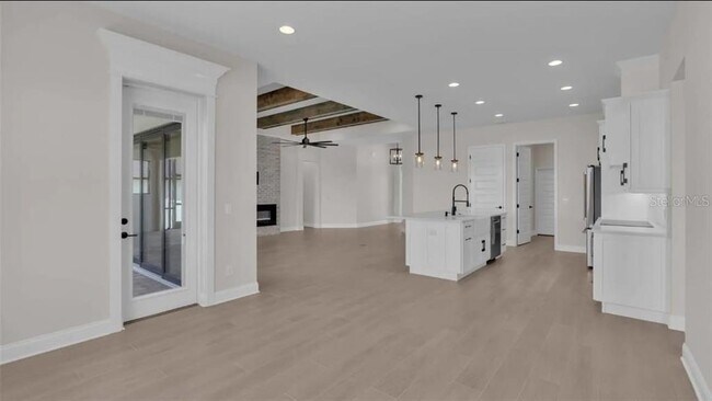 Building Photo - 6980 Bentridge Dr