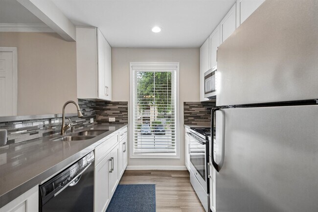 Building Photo - 1311 Antoine Dr