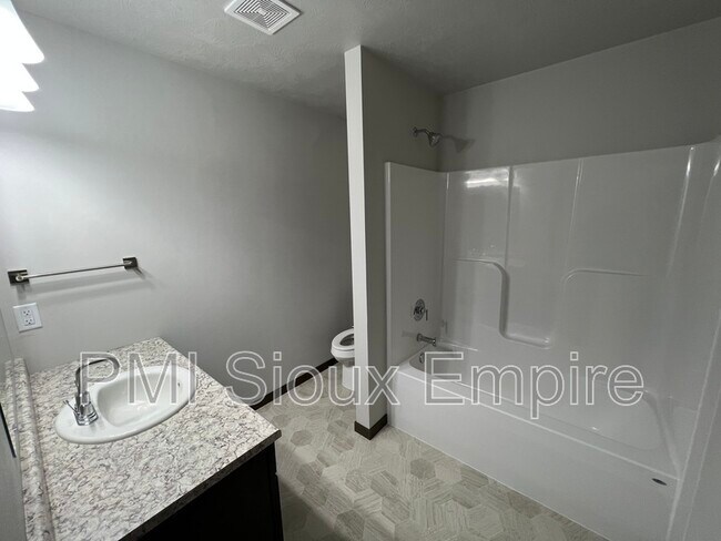 Building Photo - 6171 S Alki Pl