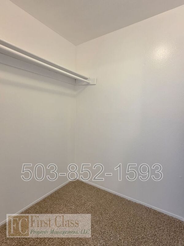 Building Photo - 1366 NE 186th Ave