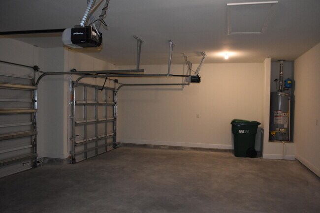 Building Photo - 173 Picnic Pl