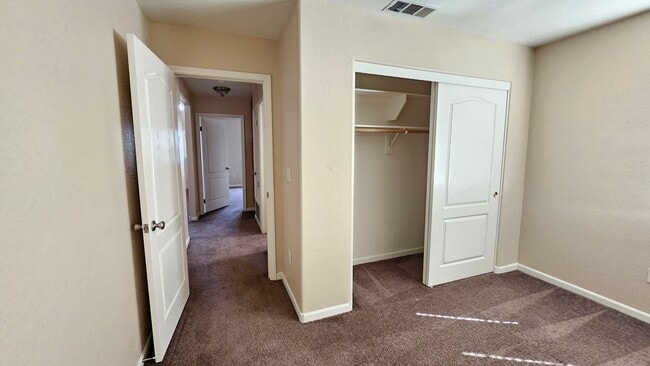 Building Photo - Charming 3-Bedroom, 2-Bath Home with Spacious Layout & Cozy Features