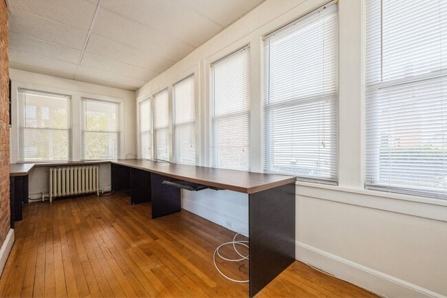 Building Photo - 130 Soundview Rd