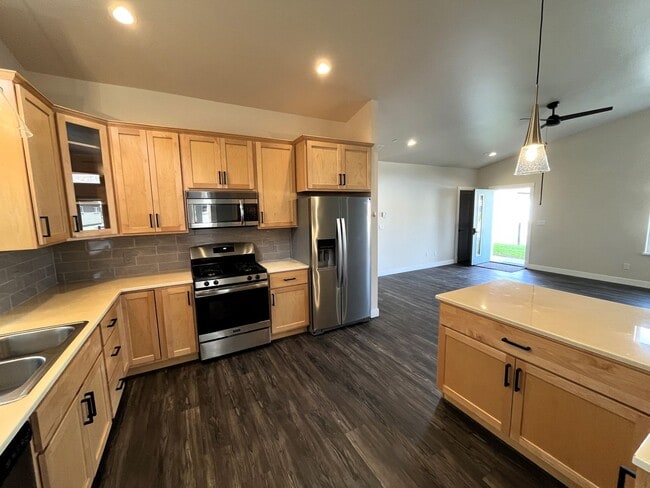 Building Photo - Senior Living Community (55+) - Built In 2021 - High End 2/2 Home With Full Access To Onsite Recr...