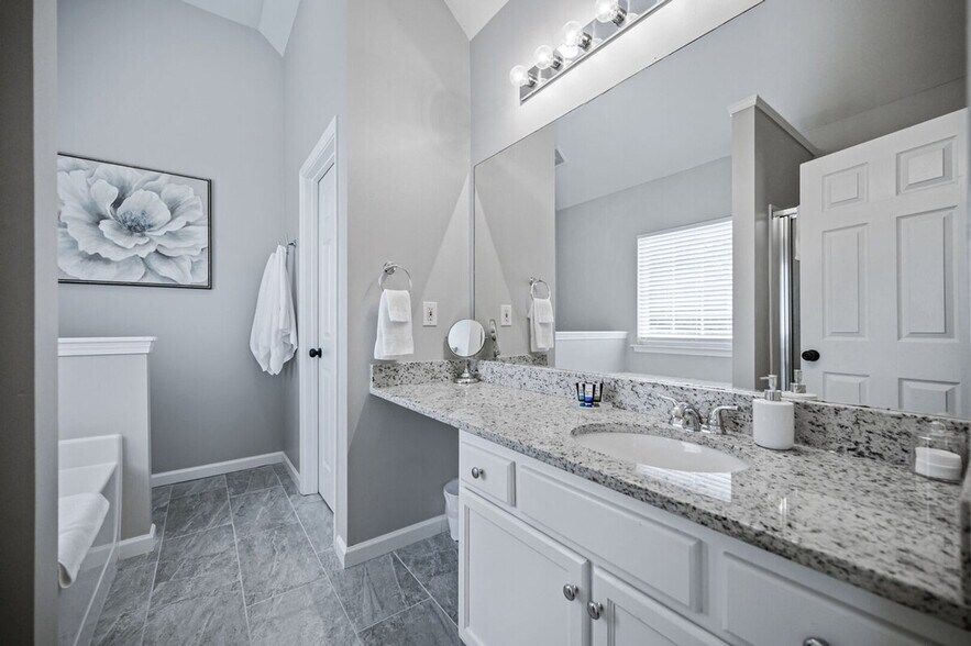 Building Photo - 11 Cobblestone Dr NW