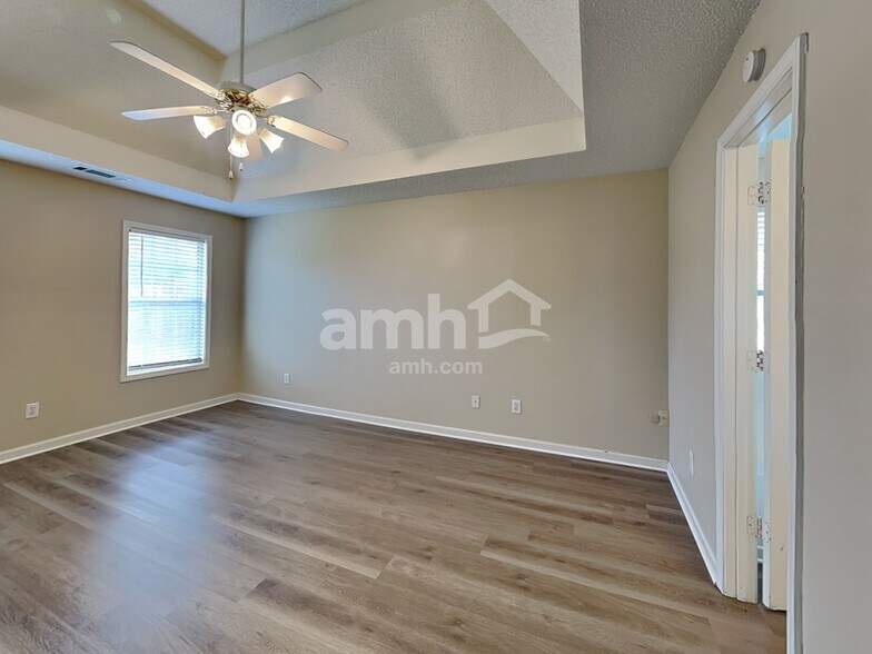 Building Photo - 811 Karie Dr