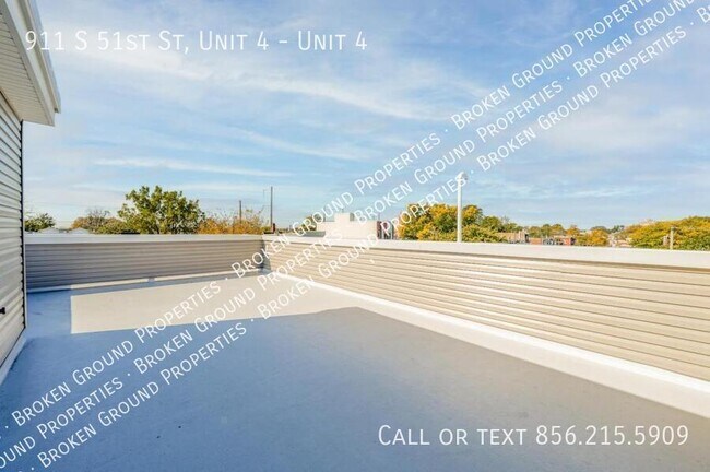 Building Photo - 911 S 51st St