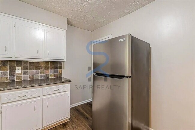 Building Photo - Move in before December 31st and choose your reward: a $250 Amazon Gift Card or a 55" Smart TV!