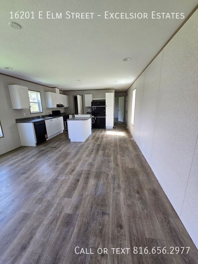 Building Photo - 16201 Elm St