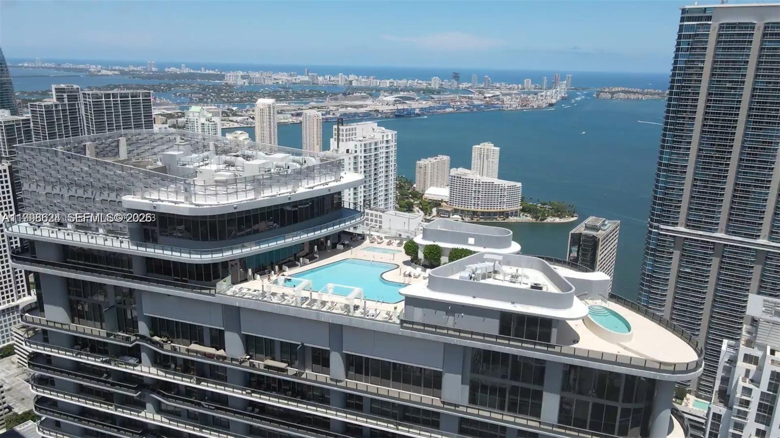 Building Photo - 1000 Brickell Plz
