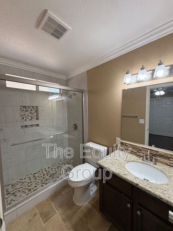 Building Photo - 744 W Buena Vista Ave