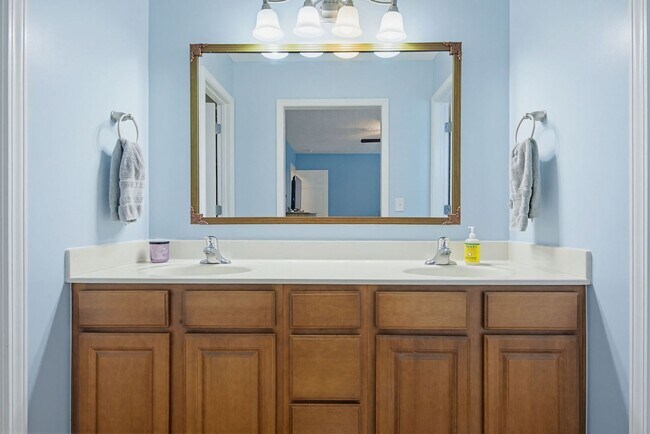 Building Photo - Beautiful home in The Neighborhoods of Holly Ridge