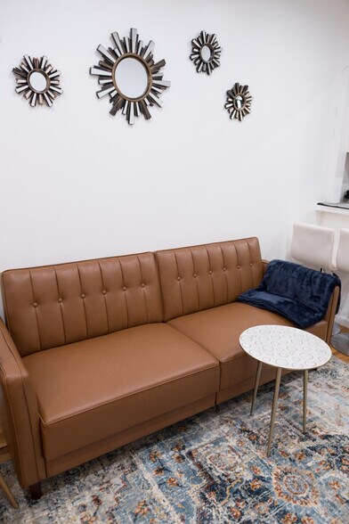 Building Photo - 301 E 104th St