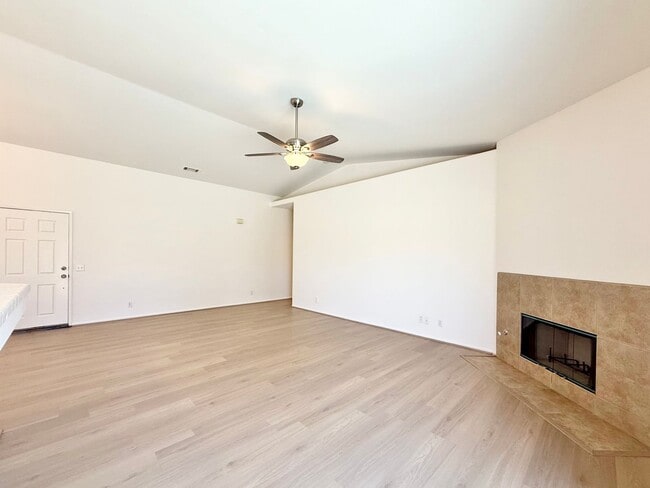 Building Photo - AVAILABLE NOW!! 3 Bedroom 2 Bathroom Home In Indio!!