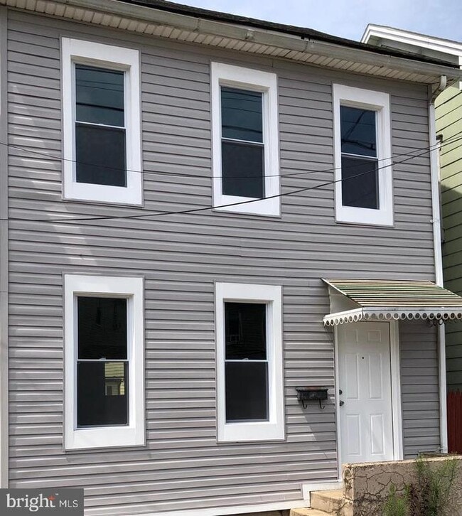 Building Photo - 421 Salem Ave