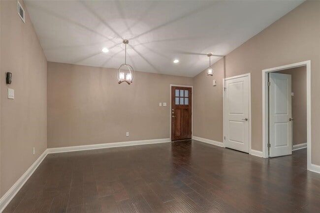 Building Photo - 144 S Deerfoot Cir