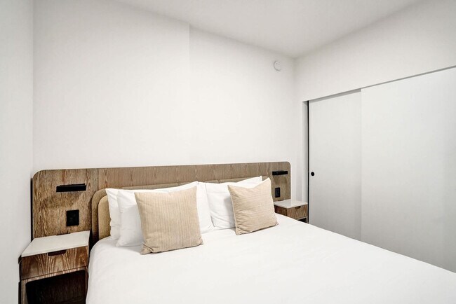 Building Photo - 580 72nd St