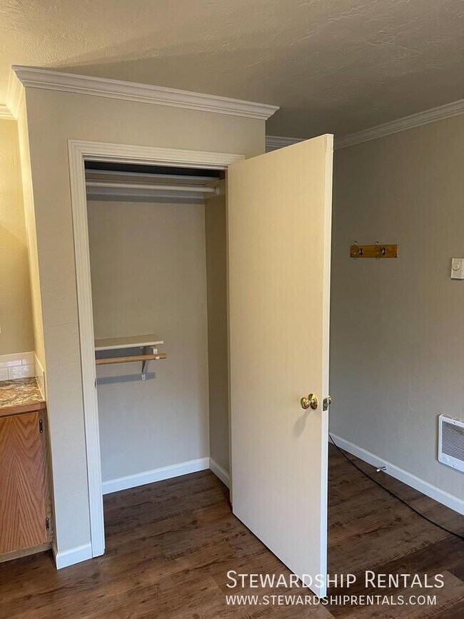 Building Photo - 1827 Harris St