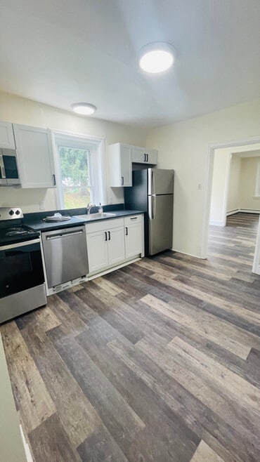 Building Photo - 825 Maple Ave