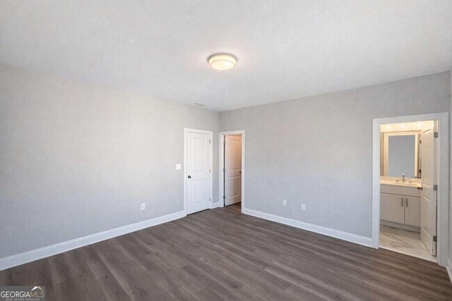 Building Photo - 1375 Walking Wy