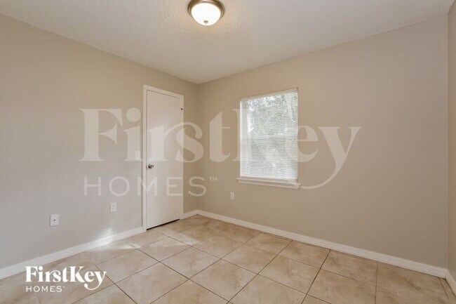 Building Photo - 3414 Cove Ct W