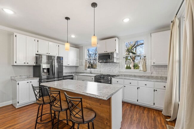 Building Photo - 138 Main St