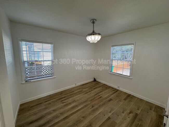 Building Photo - 3211 Park Ln