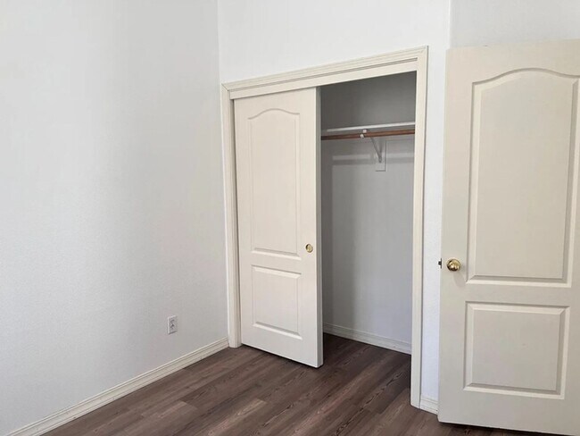 Building Photo - 3 Bedroom, 1 Bath Home with attached 2 car garage