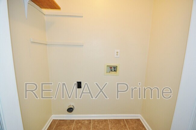 Building Photo - 1128 Hazel Ave