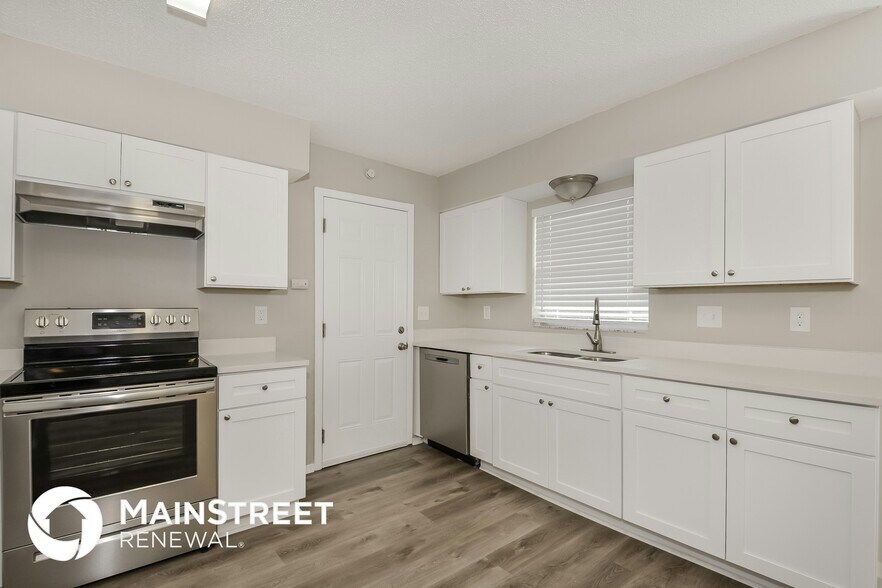 Building Photo - 4715 Almanza Ave