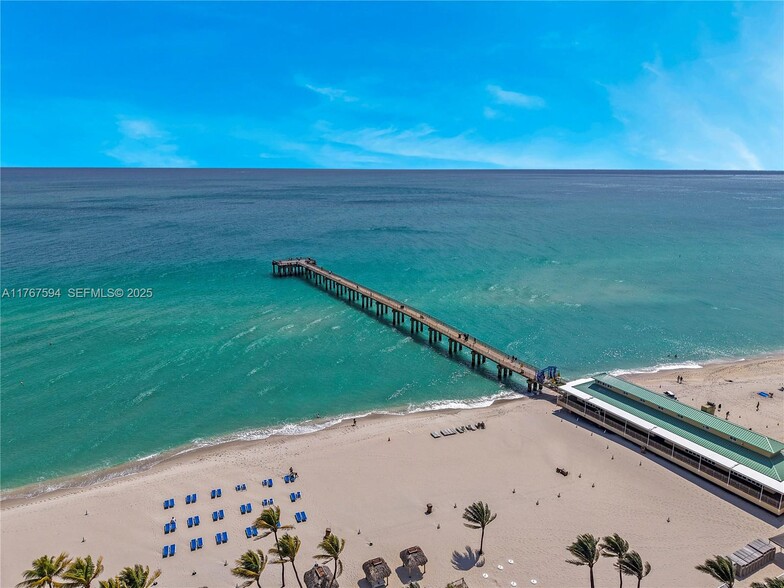 Building Photo - 250 Sunny Isles Blvd