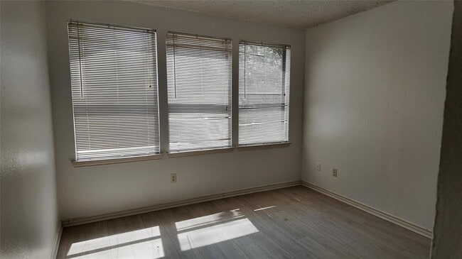 Building Photo - 6610 Windrift Way