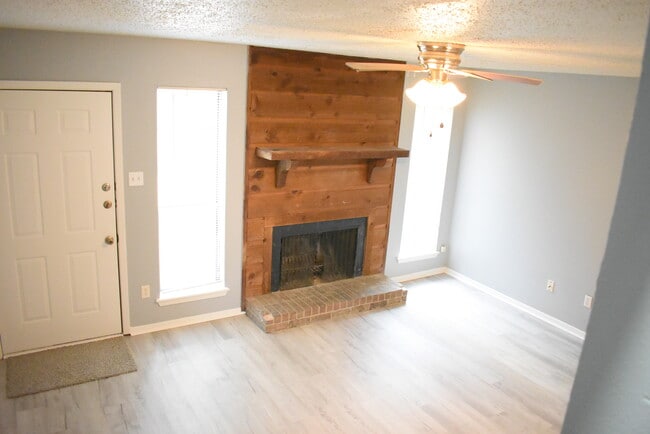 Building Photo - 3230 Pearl St