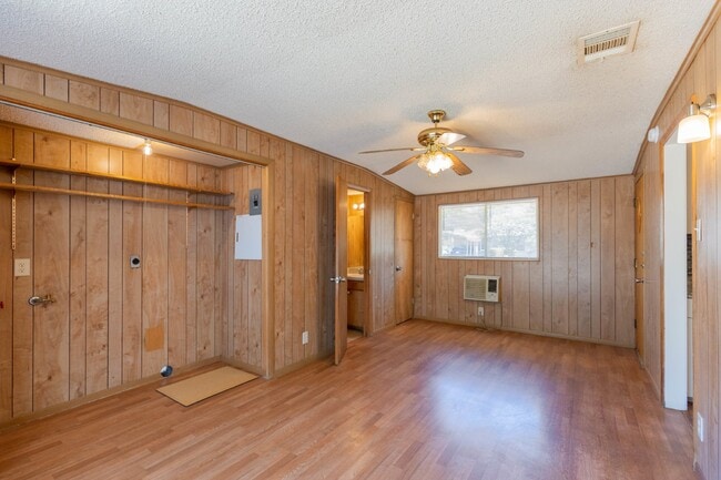 Building Photo - 214 Antrim Dr