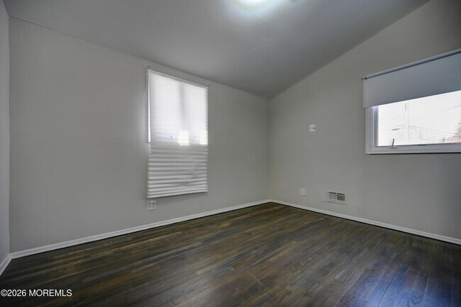 Building Photo - 17 Thomas Rd