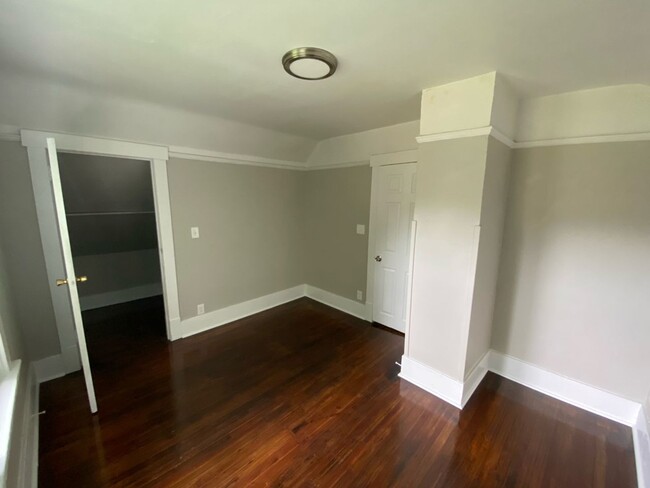 Building Photo - Fully Remodeled 2 Bed 1 Bath!!