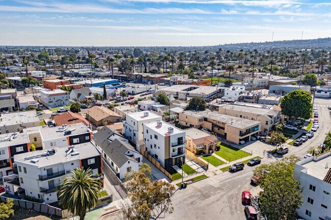 Building Photo - Luxury Never Before Lived in Townhomes!