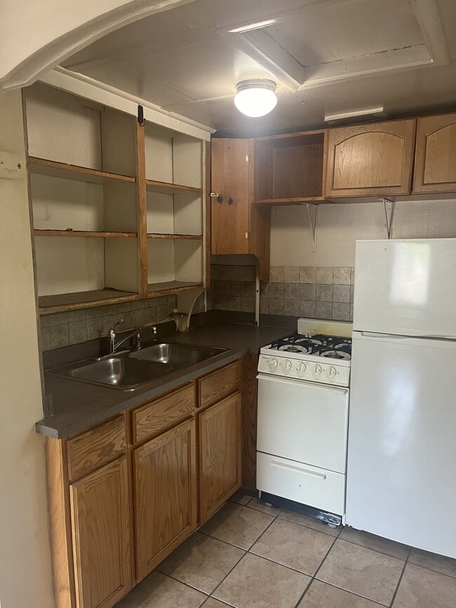 Building Photo - 275 E 200 S
