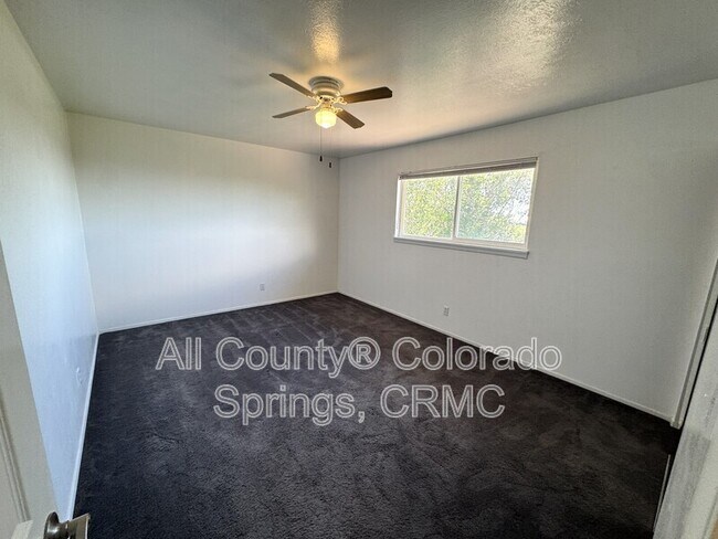 Building Photo - 1129 Cree Dr