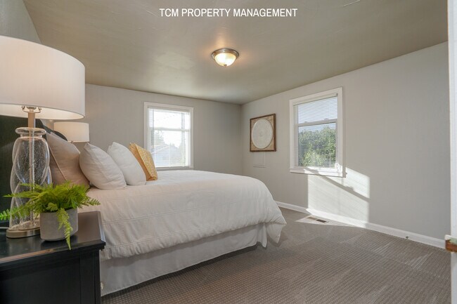 Building Photo - 8437 S M St