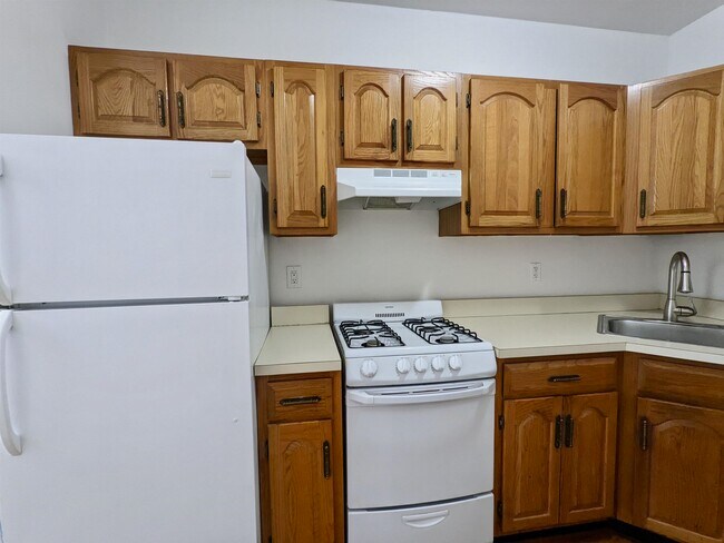 Building Photo - 374 2nd St