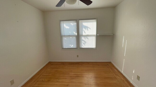 Building Photo - Charming 2 bedroom 1 bathroom home in Concord